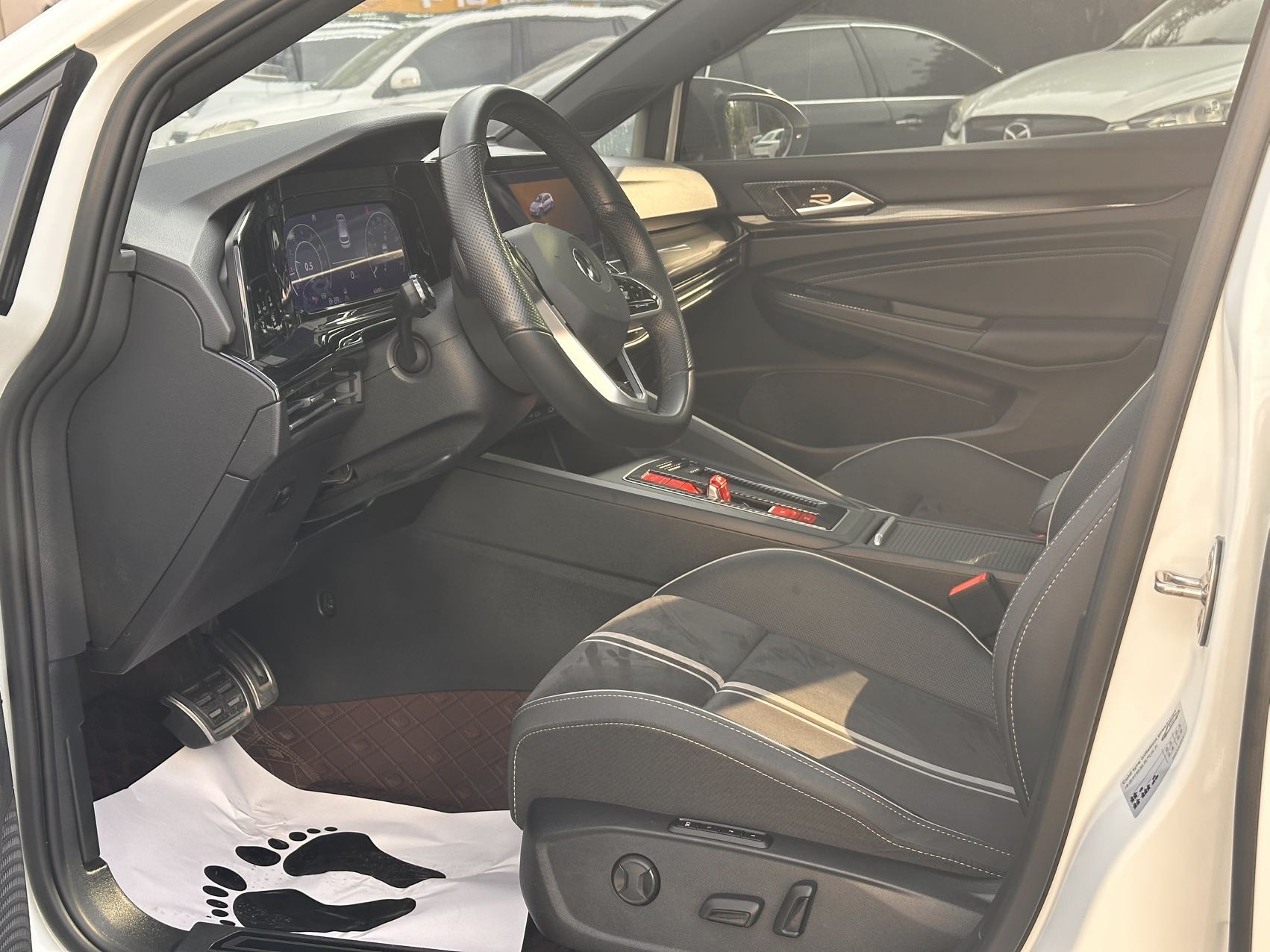 Volkswagen Golf 2023 car image #4