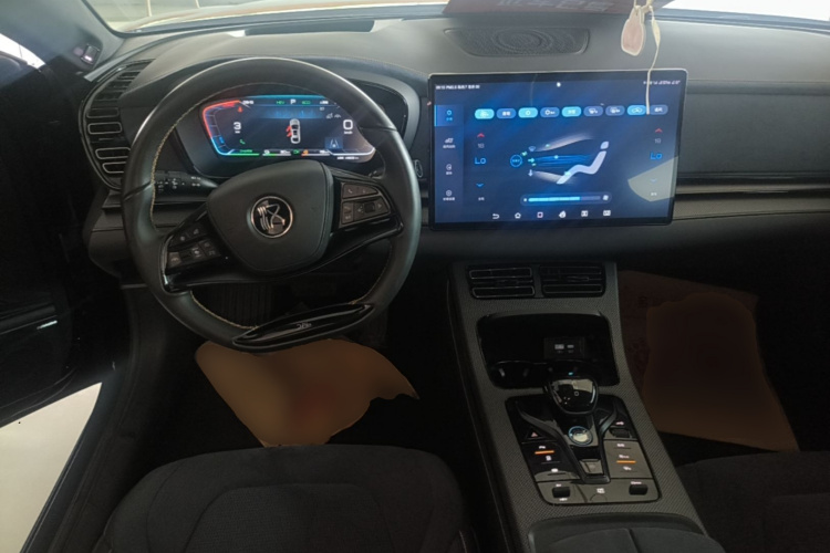 BYD Han 2023 car image #11