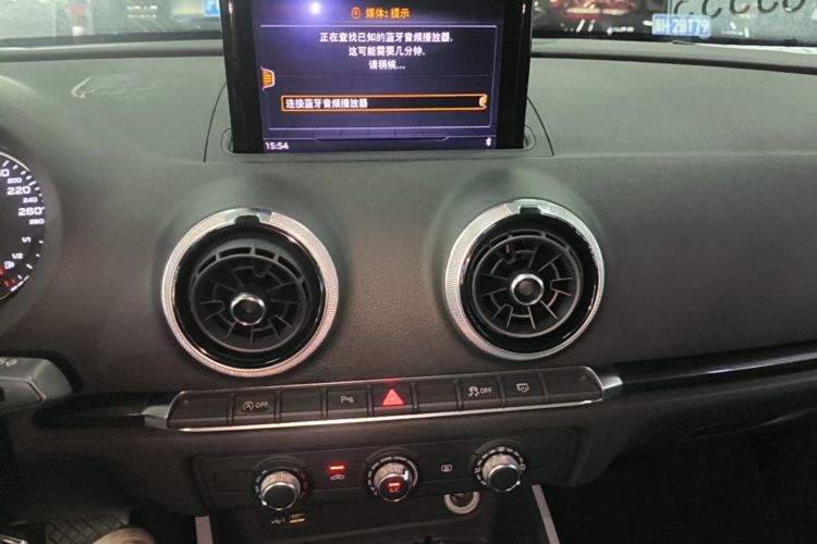 Audi A3 2018 car image #17