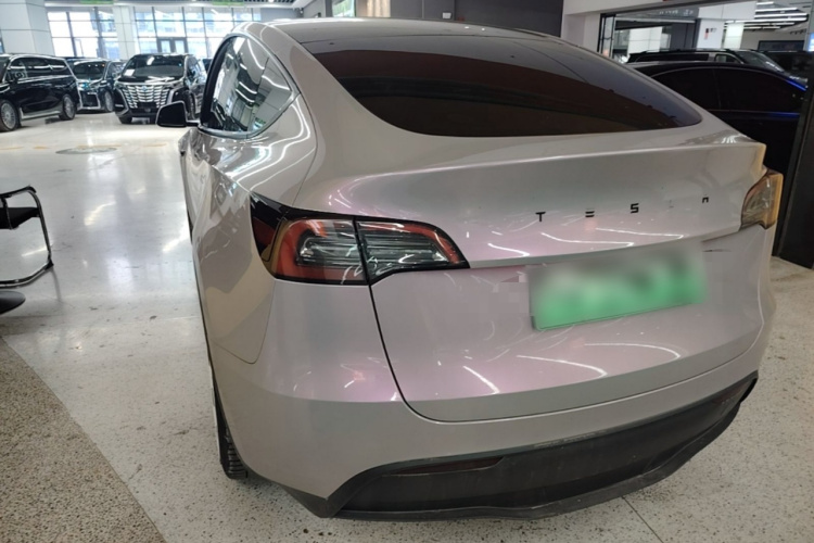 Tesla Model Y 2023 car image #5