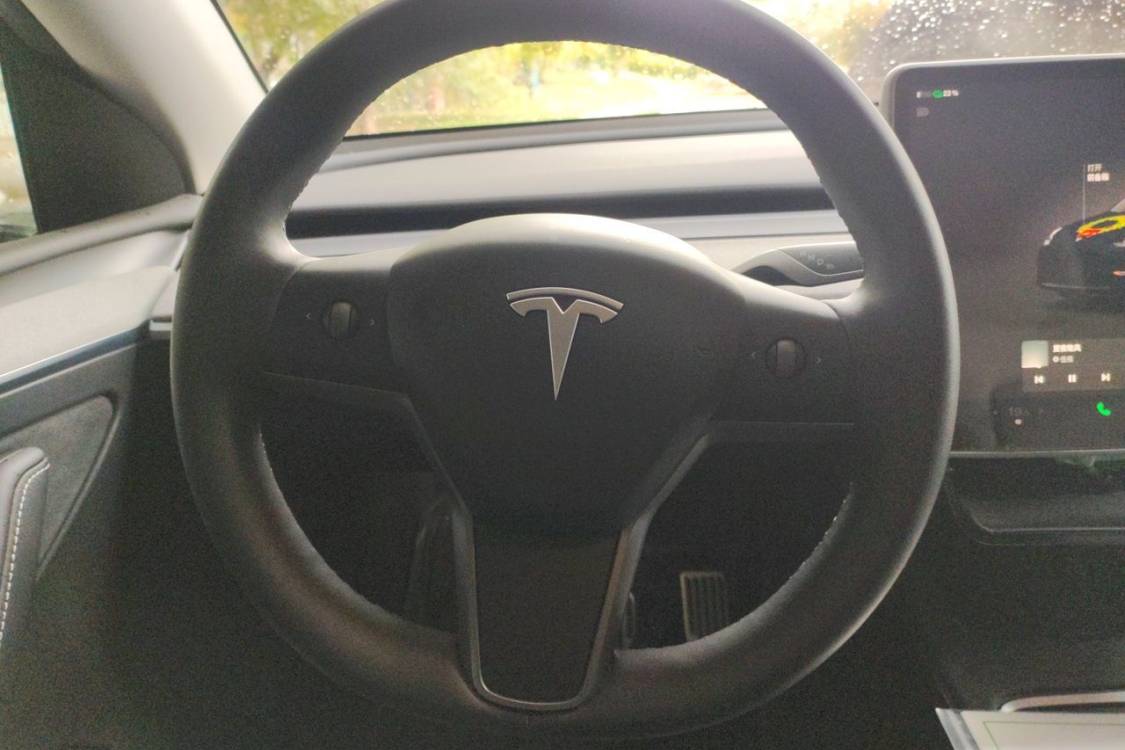 Tesla Model Y 2024 #22 Tesla Model Y 2024 صورة سيارة #22