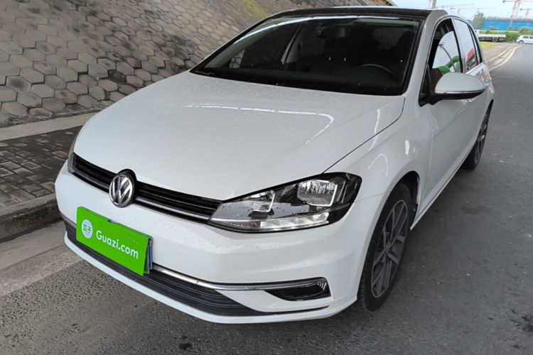 Volkswagen Golf 2020 car image #2