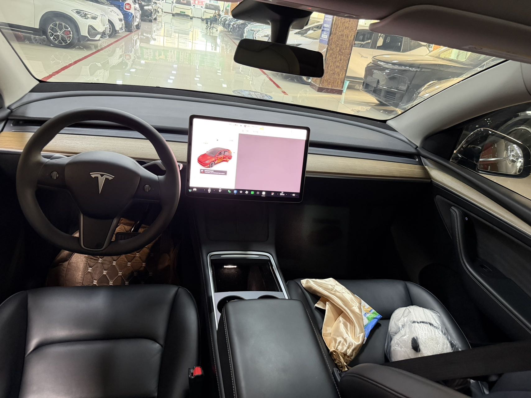 Tesla Model Y 2021 car image #8