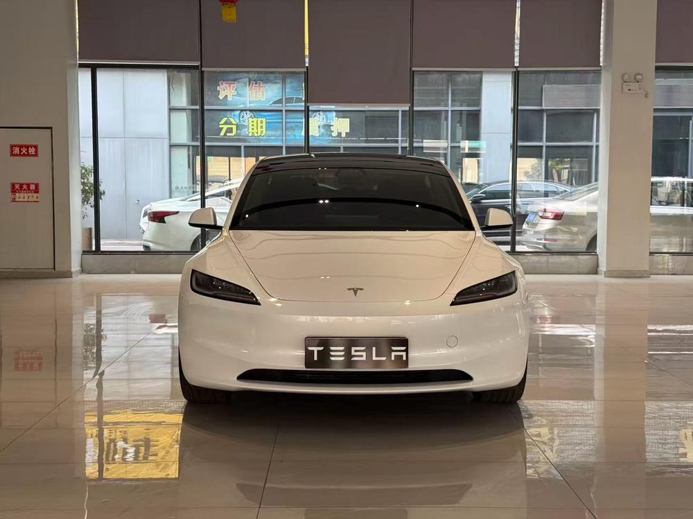 Tesla Model 3 2024 car image #2