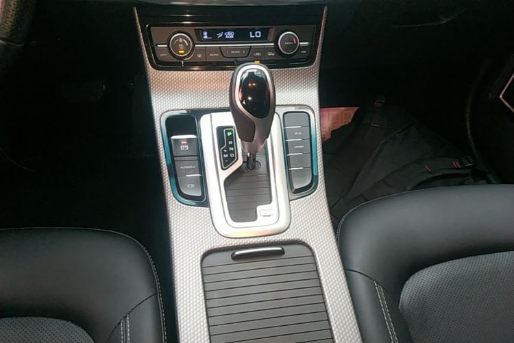 GEELY Emgrand GS 2018 изображение автомобиля #14