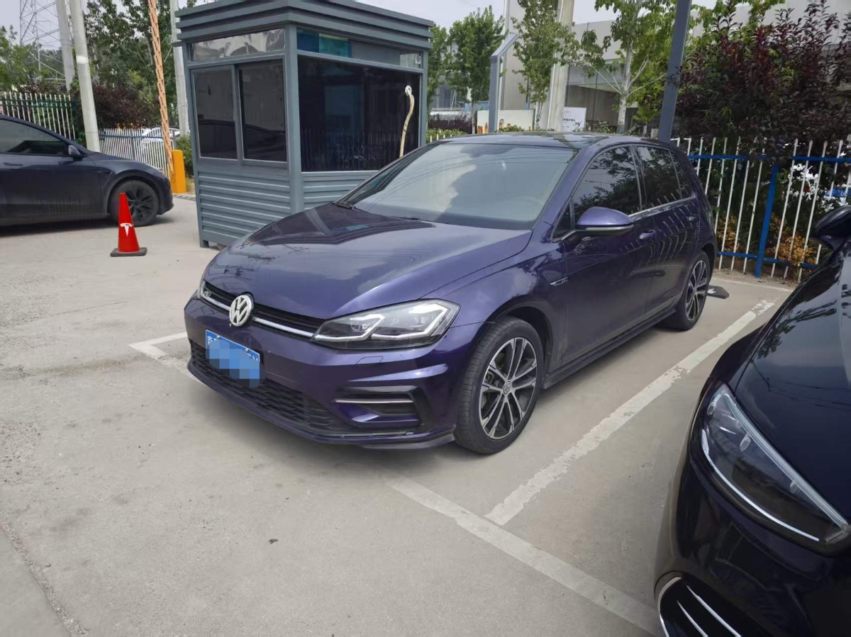 Volkswagen Golf 2018 car image 