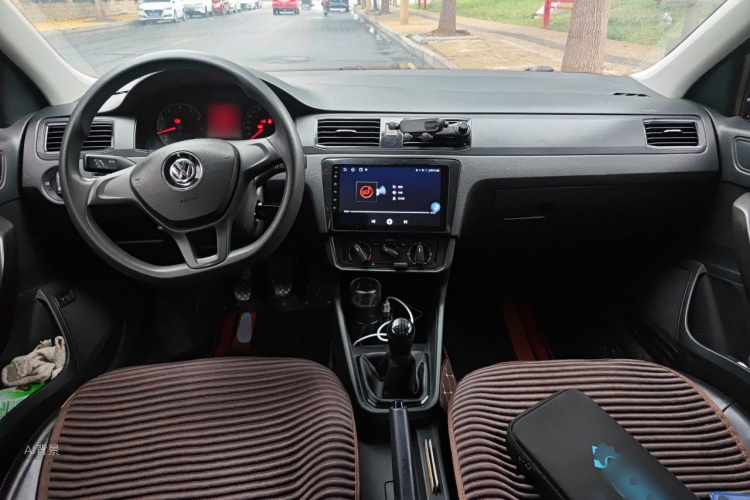 Volkswagen Santana 2018 car image #11