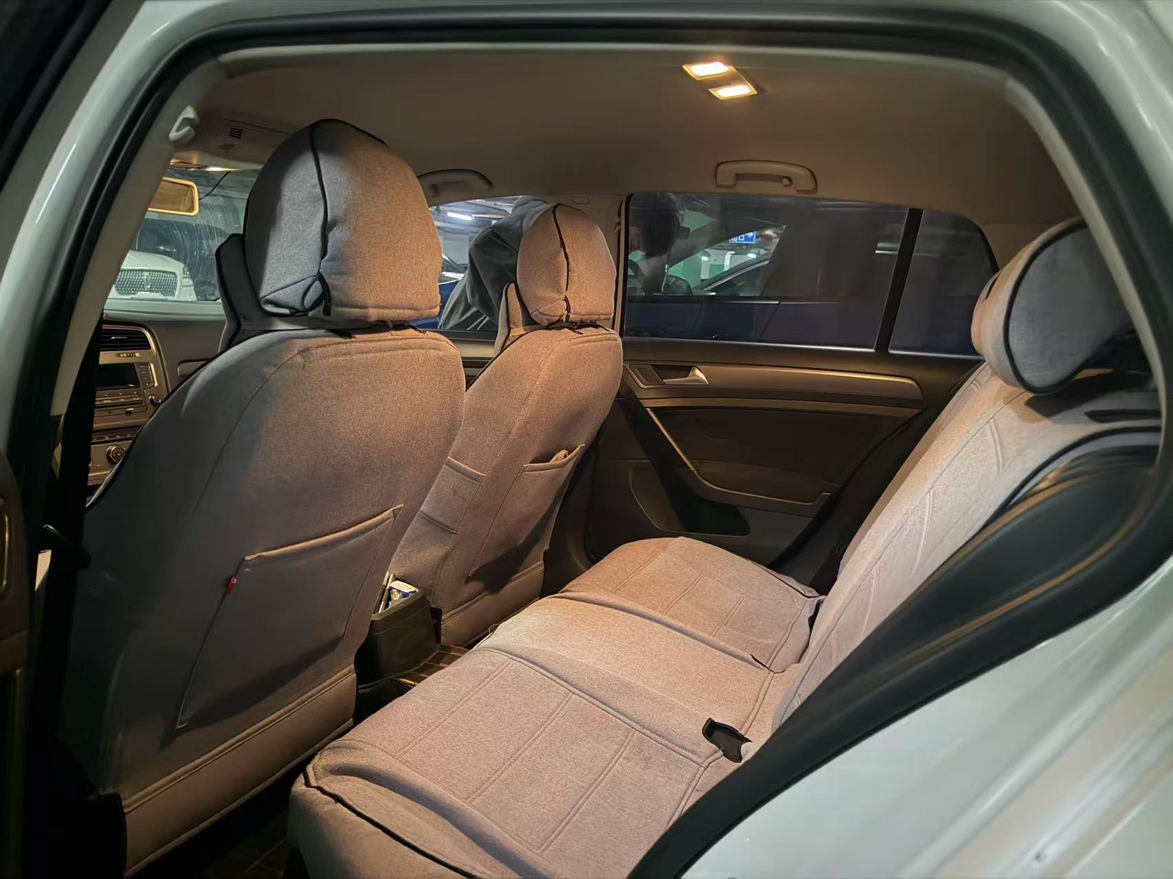 Volkswagen Golf 2018 car image #6