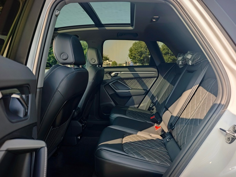 Audi Q3 2025 صورة سيارة #9