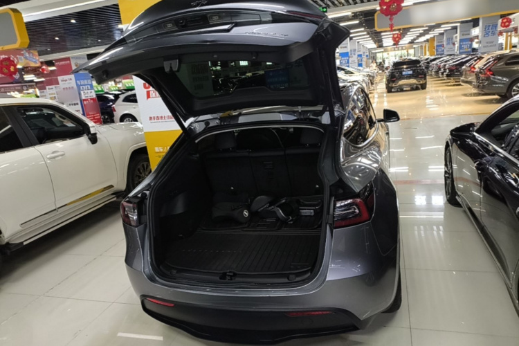 Tesla Model Y 2024 #21 Tesla Model Y 2024 car image #21