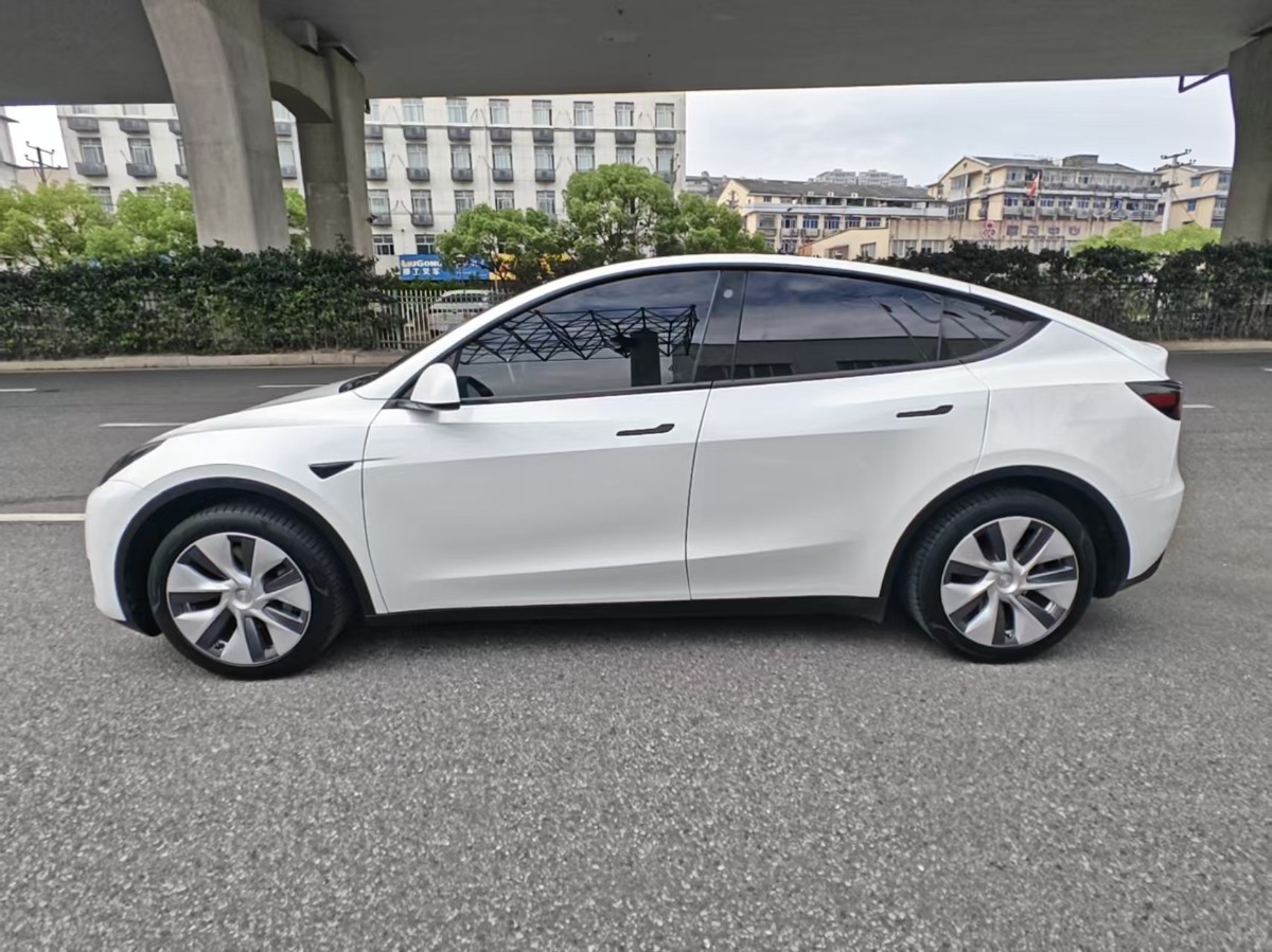 Tesla Model Y 2022 #3 Tesla Model Y 2022 car image #3