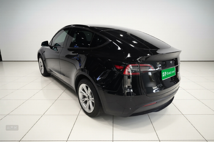Tesla Model Y 2023 #5 Tesla Model Y 2023 car image #5