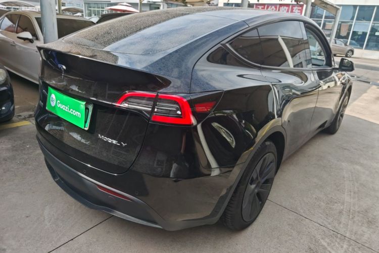 Tesla Model Y 2024 #7 Tesla Model Y 2024 car image #7