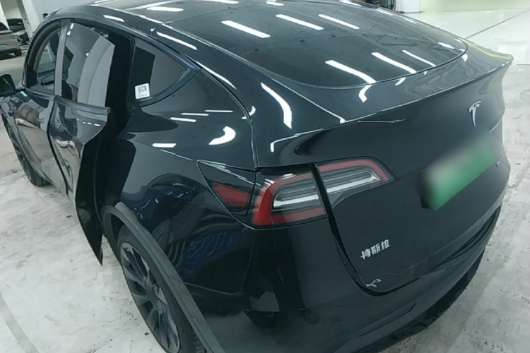 Tesla Model Y 2021 immagine di auto #5