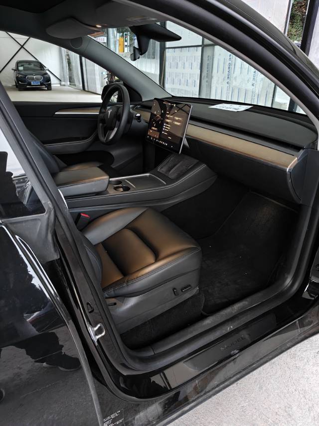 Tesla Model Y 2021 #5 Tesla Model Y 2021 car image #5