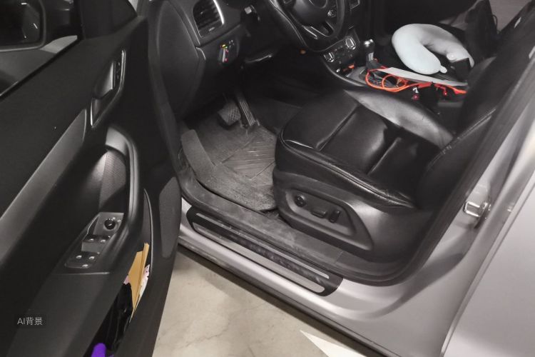 Audi Q3 2014 car image #18