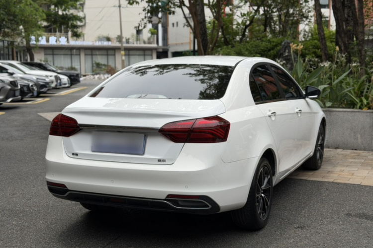 GEELY Emgrand 2019 #4 GEELY Emgrand 2019 car image #4