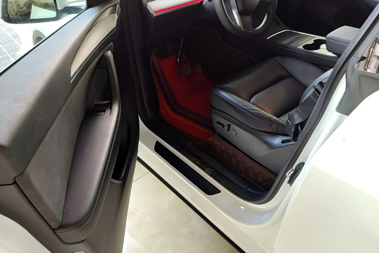 Tesla Model Y 2024 #16 Tesla Model Y 2024 car image #16