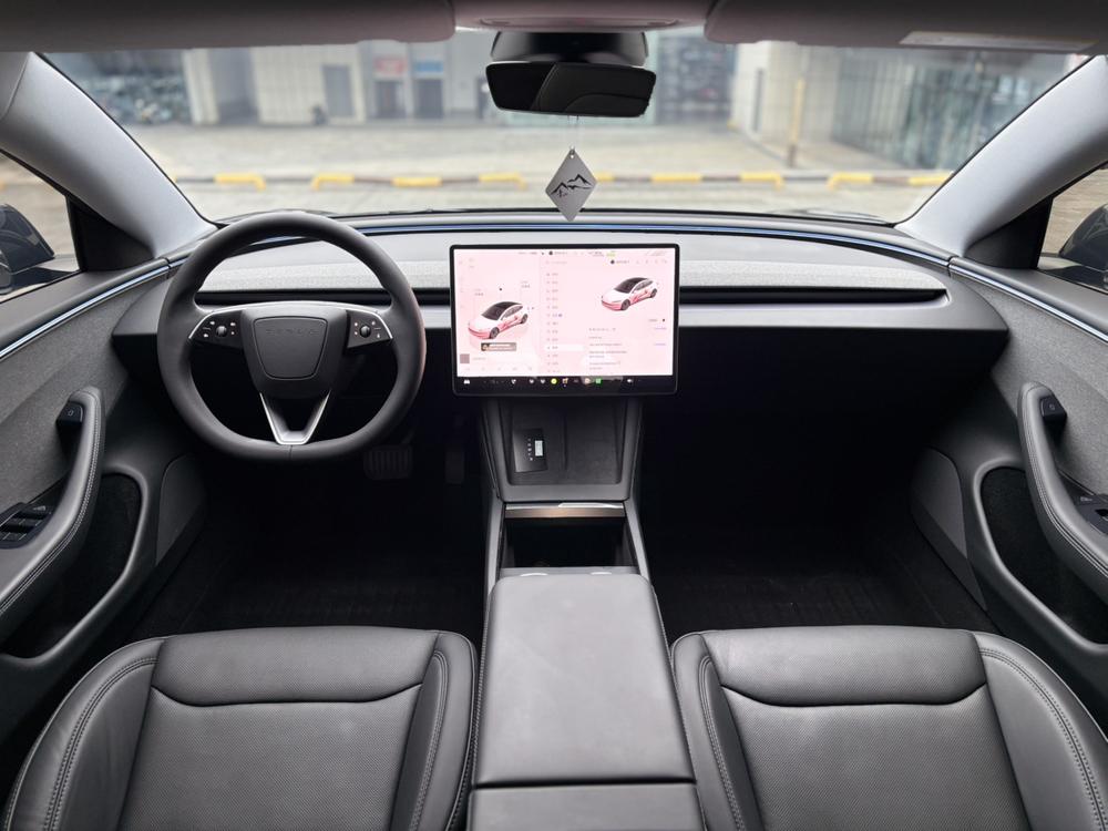 Tesla Model 3 2025 car image #8