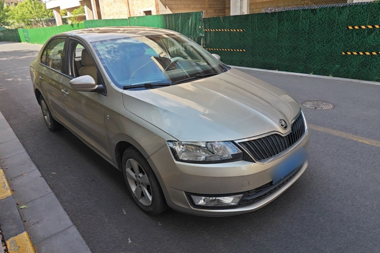 Skoda Rapid 2015 #4 Skoda Rapid 2015 image de voiture #4