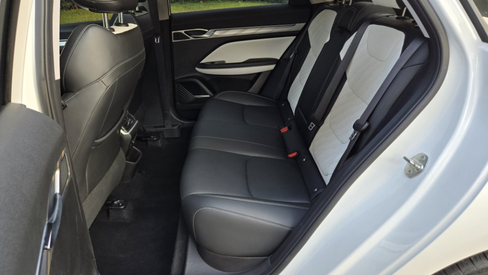 GEELY Emgrand L 2022 car image #5