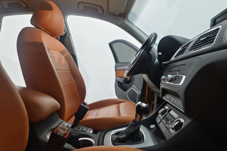 Audi Q3 2015 car image #16