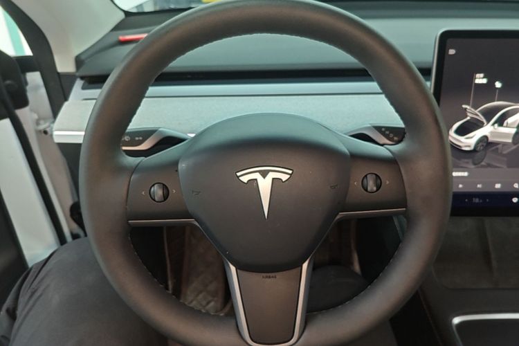 Tesla Model Y 2024 #11 Tesla Model Y 2024 car image #11