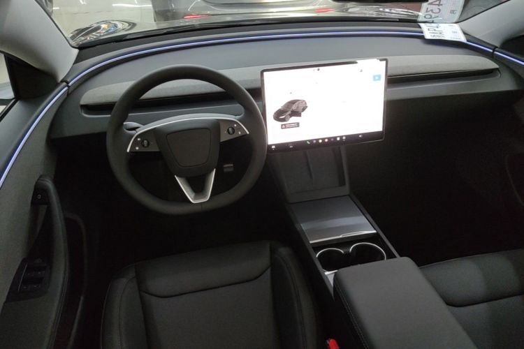 Tesla Model 3 2026 car image #10