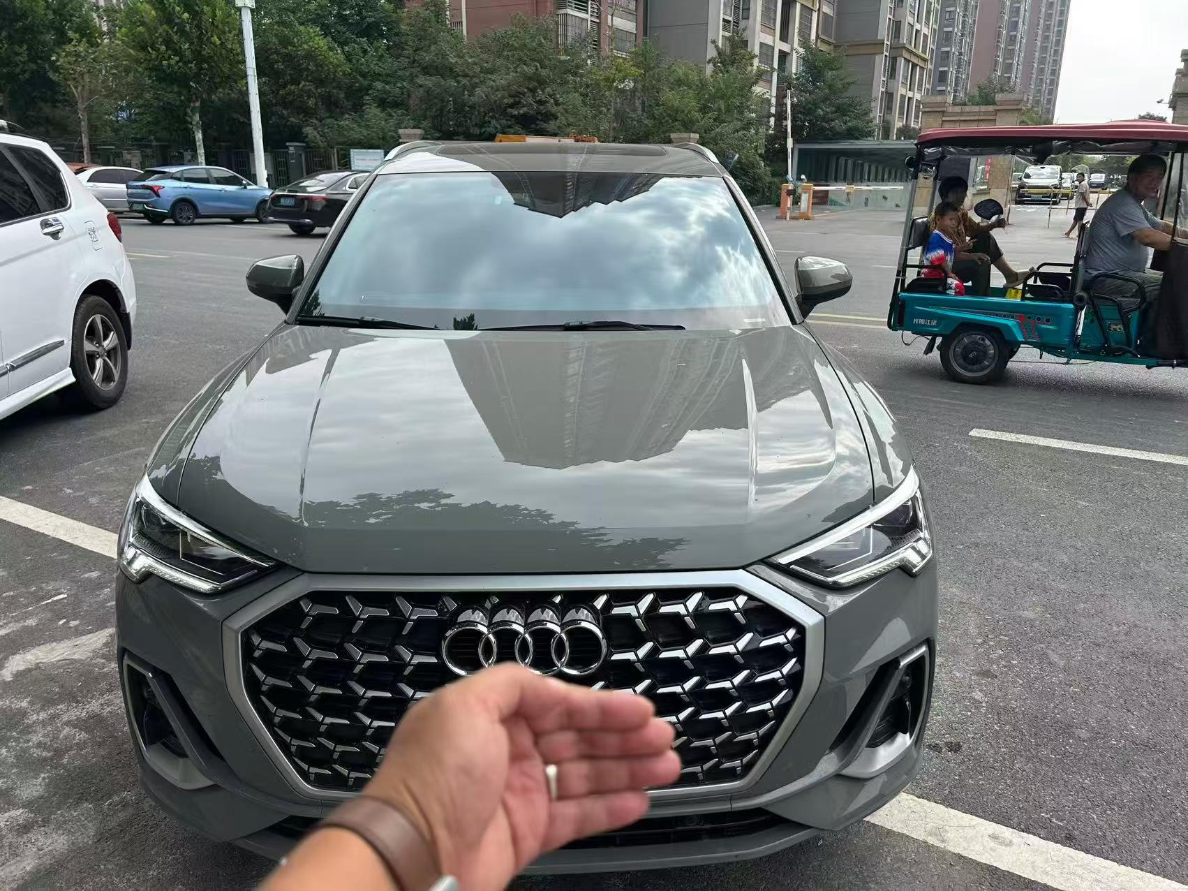 Audi Q3 2025 car image #2