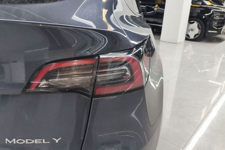 Tesla Model Y 2023 #8 Tesla Model Y 2023 car image #8