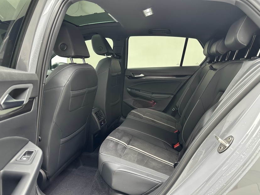 Volkswagen Golf 2023 car image #4