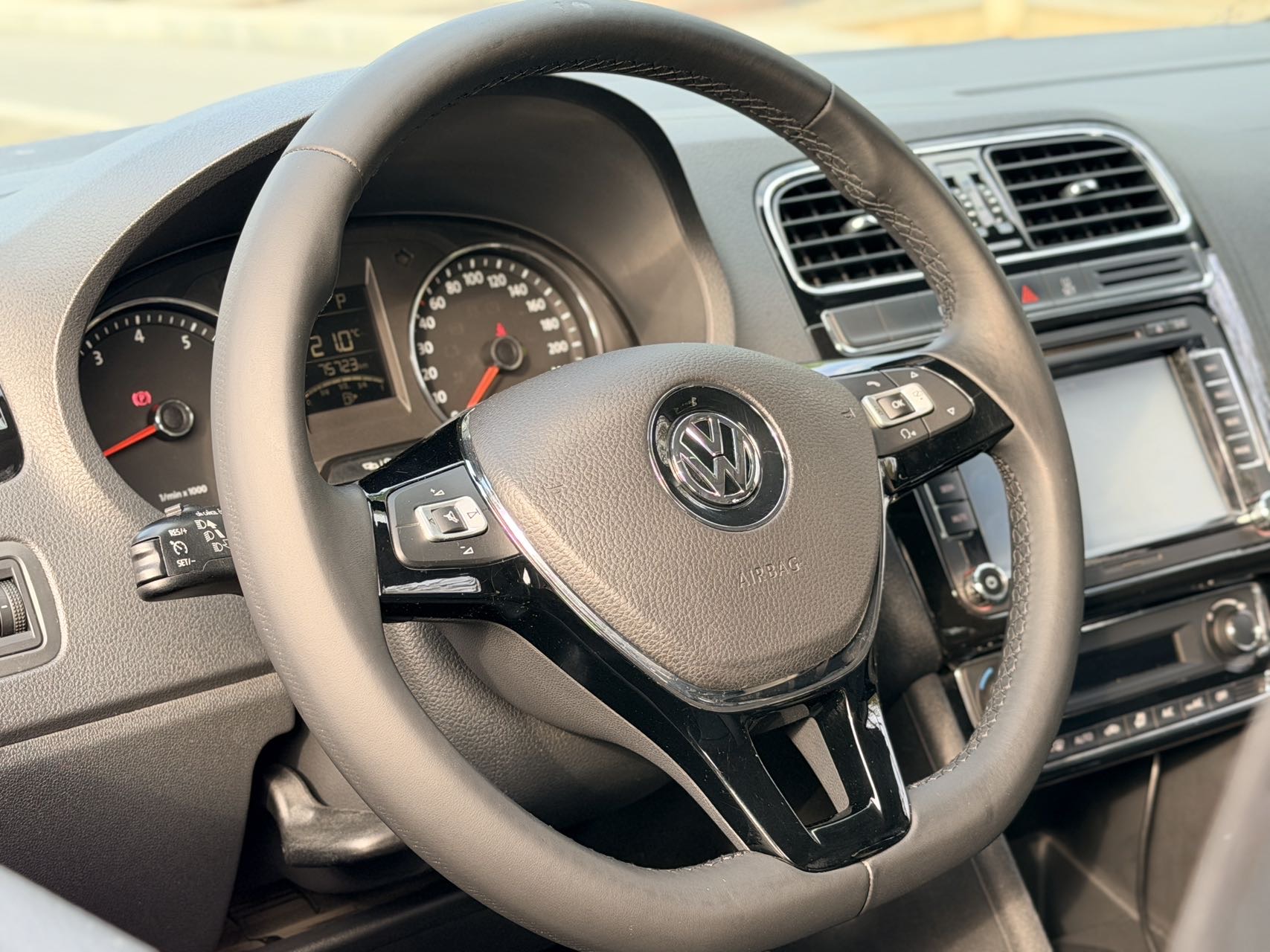 Volkswagen Polo 2015 изображение автомобиля #14