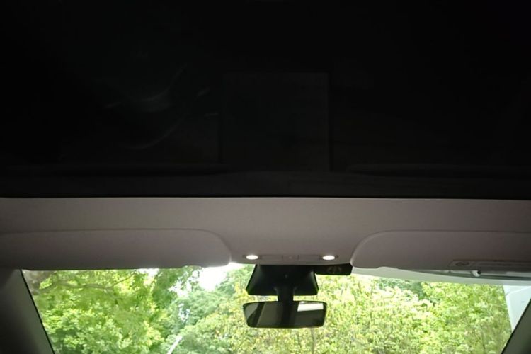 Tesla Model Y 2022 #18 Tesla Model Y 2022 car image #18