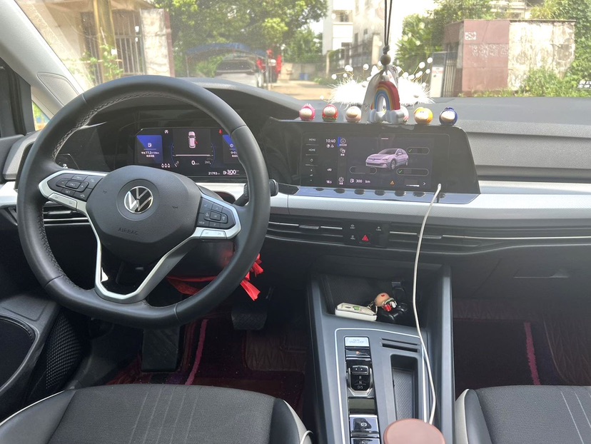 Volkswagen Golf 2023 car image #6