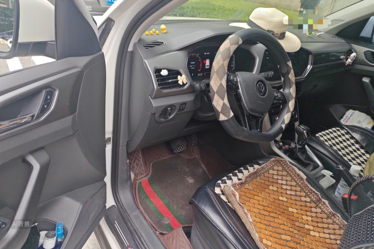 Volkswagen T-Cross 2022 car image #18