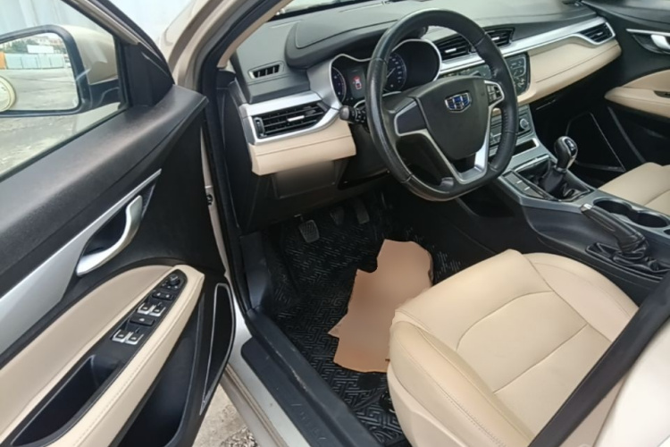 GEELY Emgrand 2019 car image #16