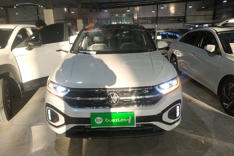 Volkswagen T-Roc 2023 car image #3