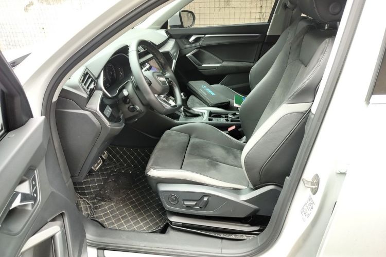 Audi Q3 2022 car image #19