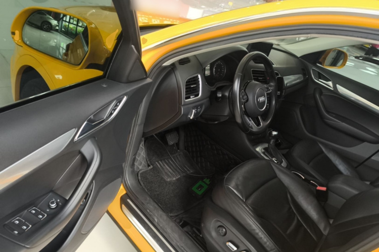 Audi Q3 2016 car image #16