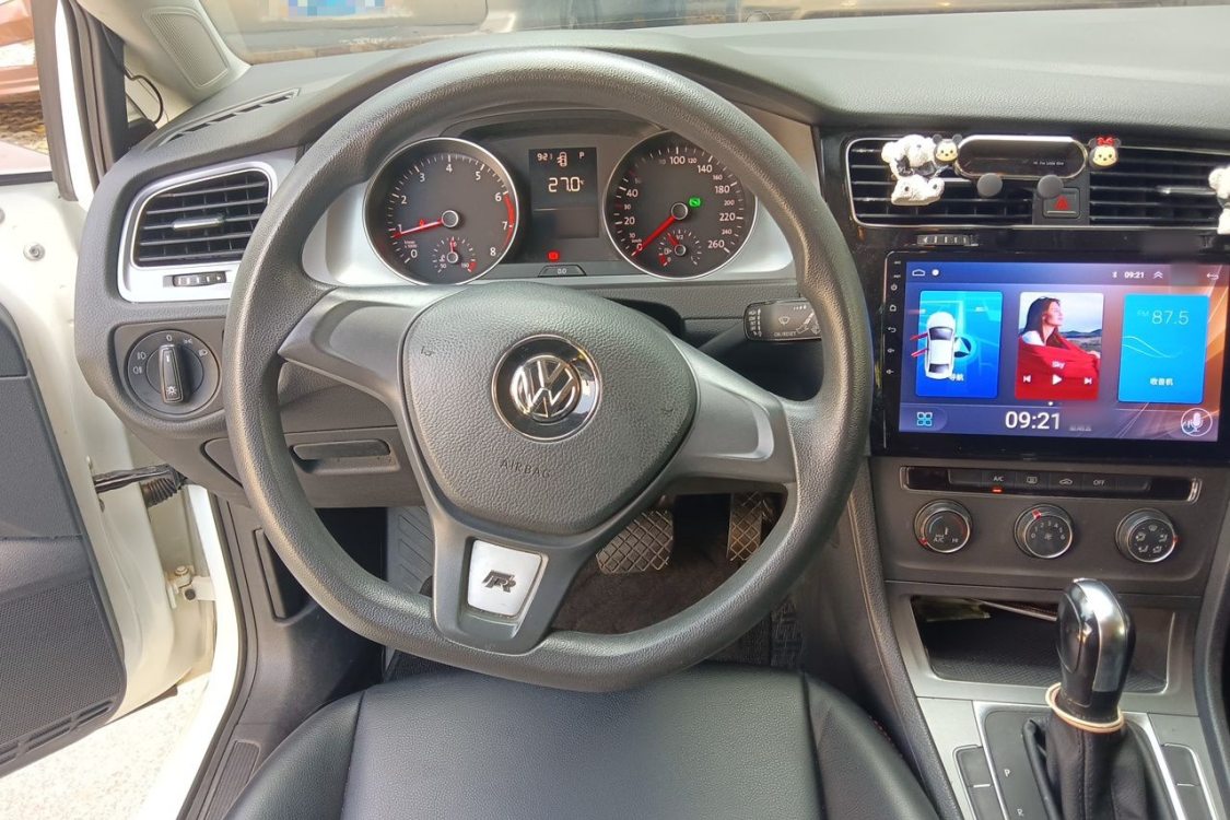 Volkswagen Golf 2016 car image #24