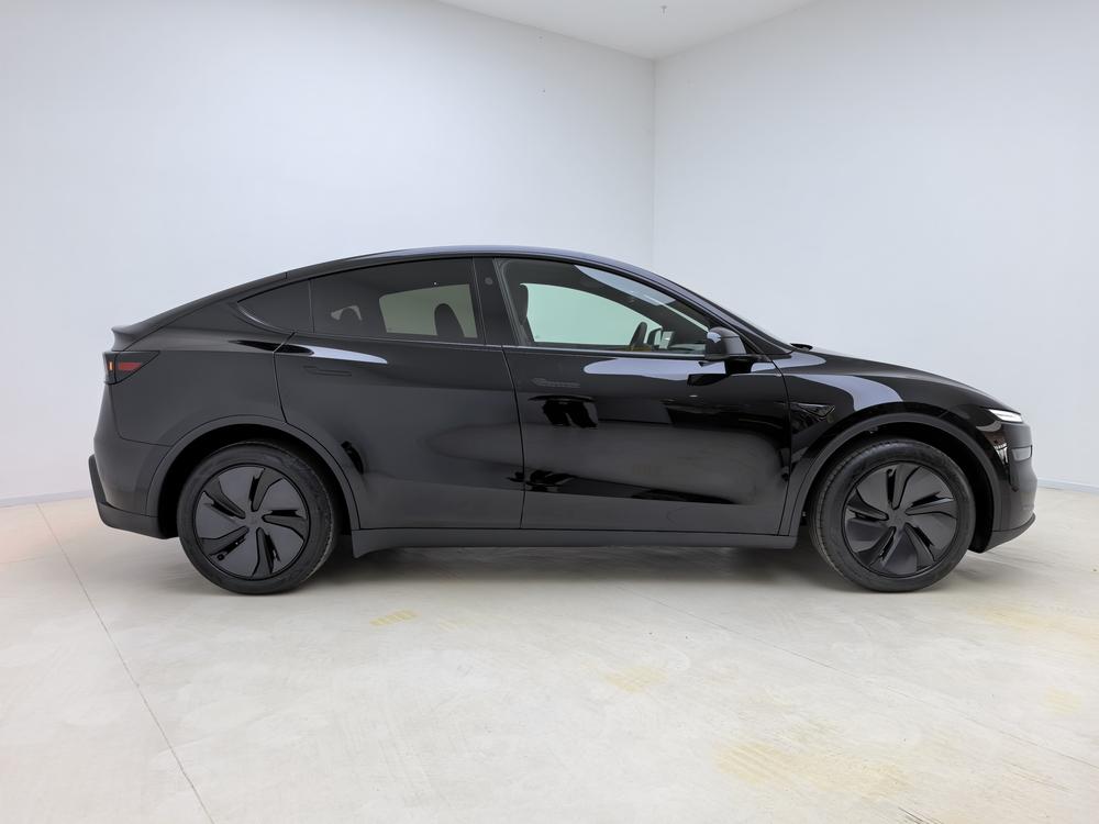 Tesla Model Y 2026 #8 Tesla Model Y 2026 car image #8