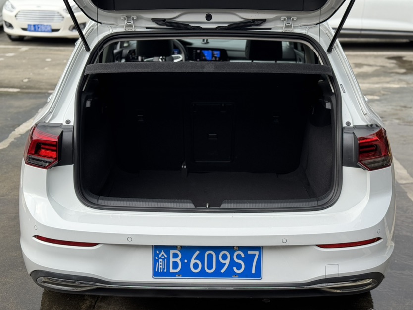 Volkswagen Golf 2023 car image #9