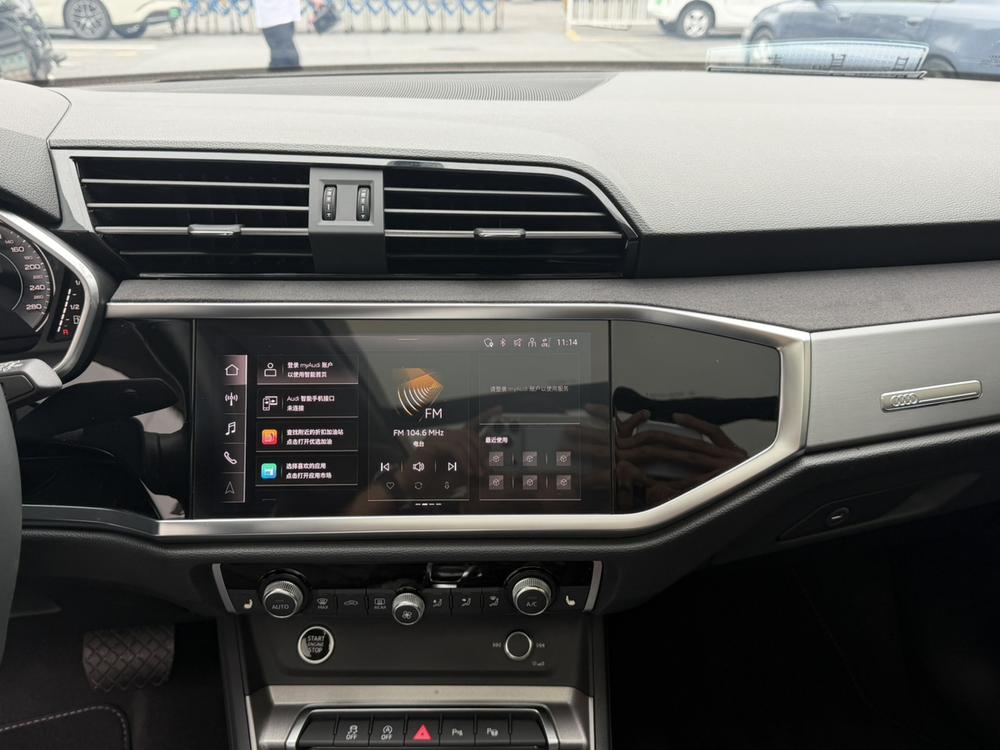 Audi Q3 2022 car image #7