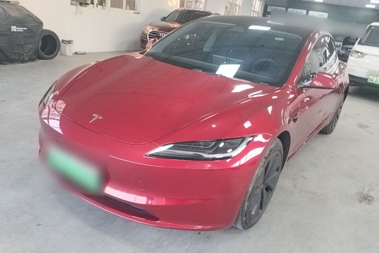 Tesla Model 3 2024 car image #2