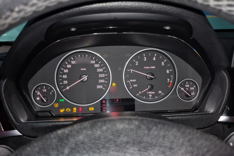 BMW 3 Series 2017 car image #16