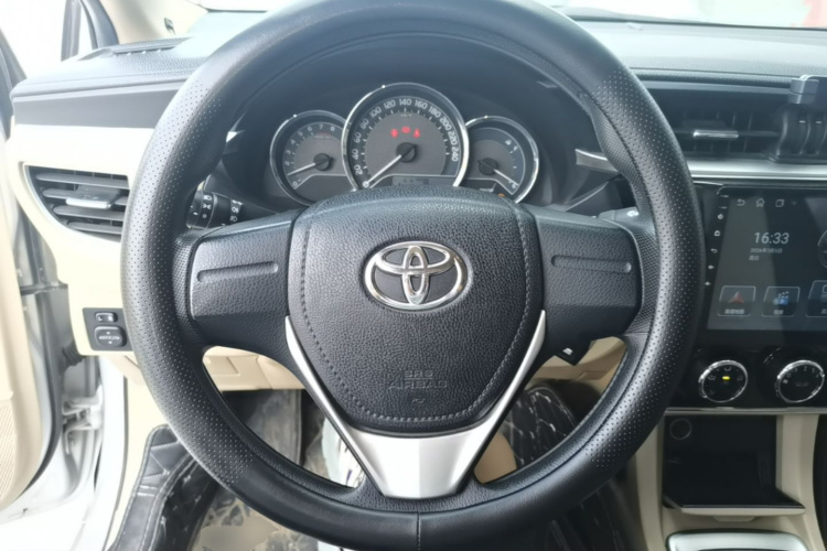 Toyota Corolla 2015 car image #11