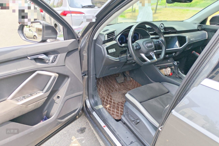Audi Q3 2020 car image #18
