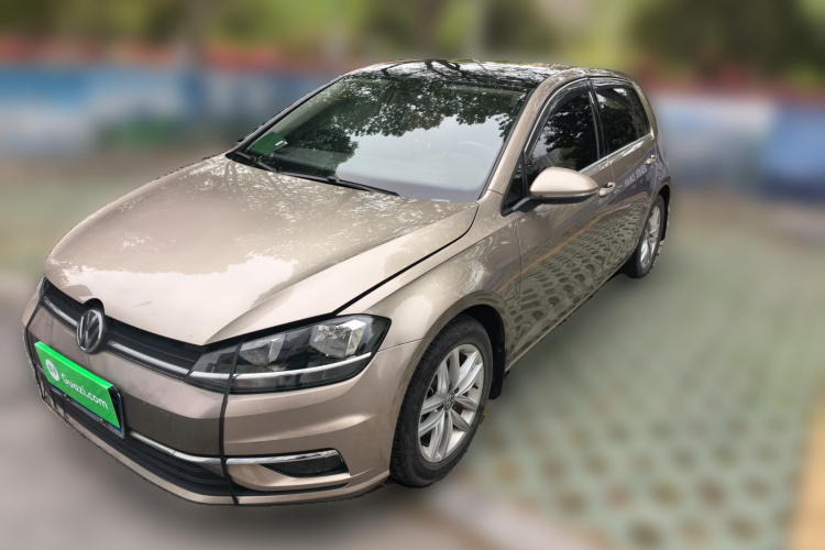 Volkswagen Golf 2018 car image #2