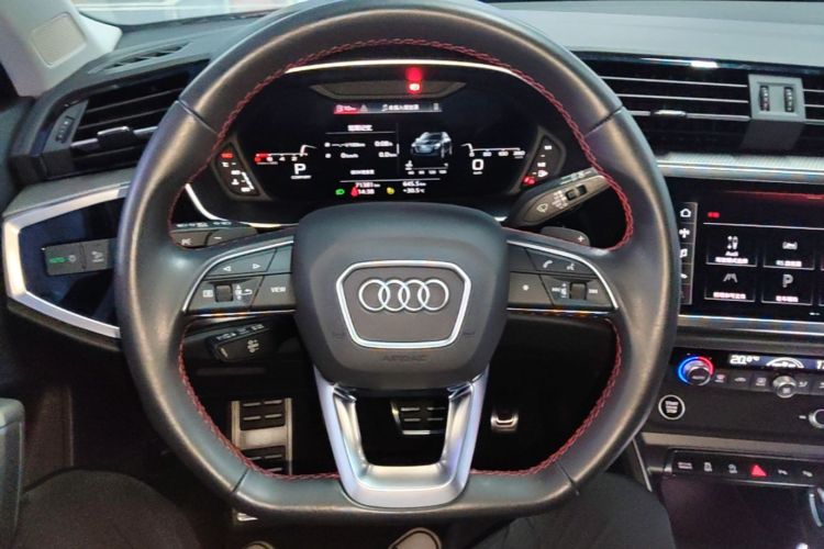 Audi Q3 2022 car image #11
