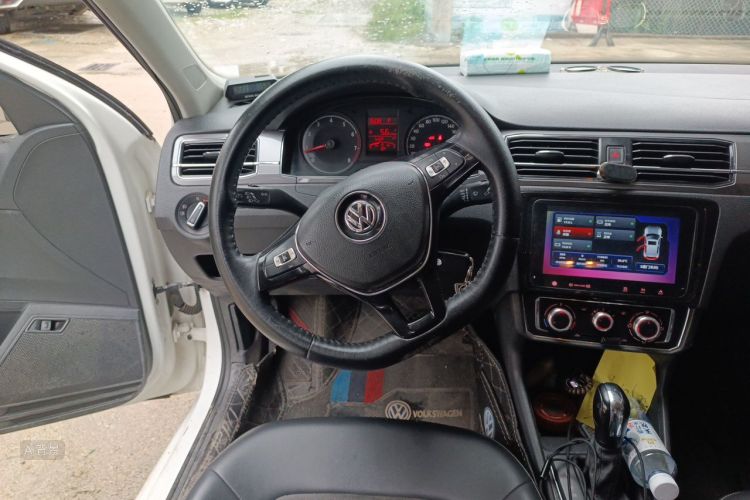 Volkswagen Santana 2017 car image #12